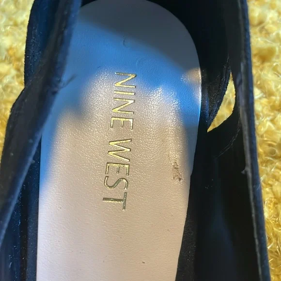 Nine West black classic pump size 8.5 tassel bow accent on back - Picture 6 of 8